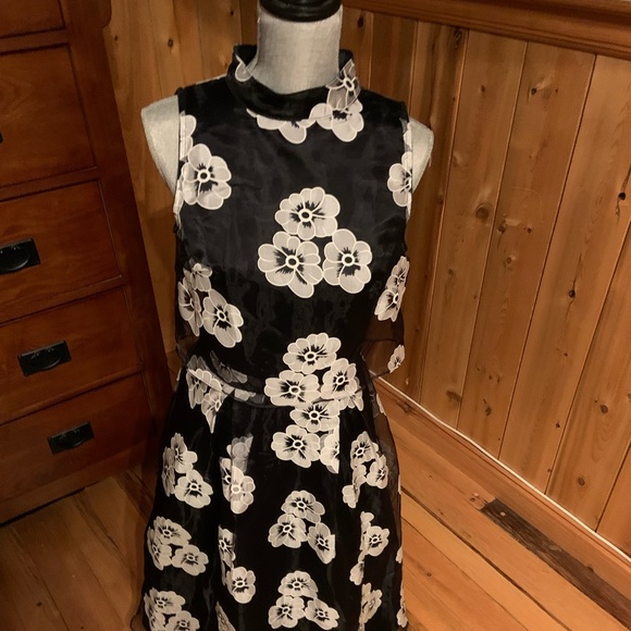 Formal Dress. Ankle list - Picture 1 of 5